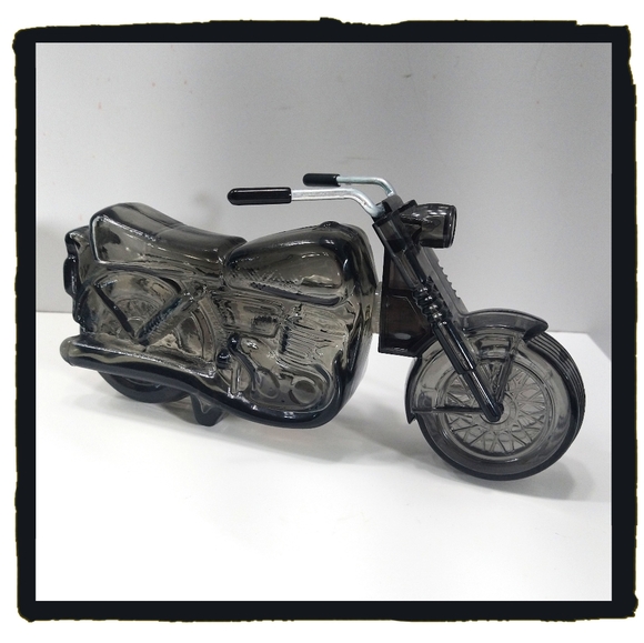 Vintage (1973) Avon ☠️ Motorcycle ☠️ Glass Decanter - 7.5" L x 4" T - Picture 3 of 5